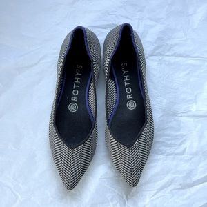 Rothy’s Pointed Flat - (retired print) blk & wht chevron - size 7